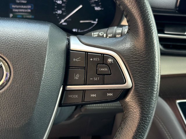 Used 2024 Toyota Sienna XLE FWD image 28