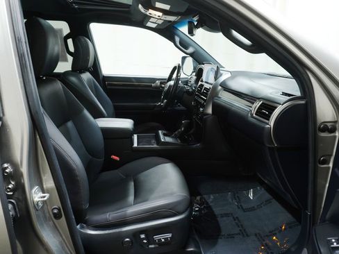Used 2022 Lexus GX 460 Premium w/ Accessory Package AWD/4WD image 14