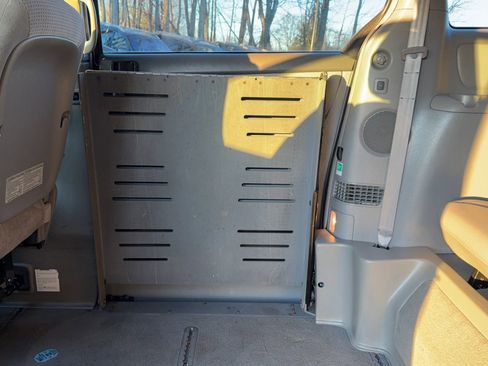 Used 2010 Toyota Sienna LE image 14