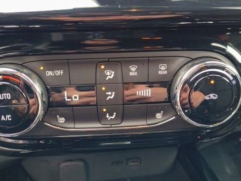 Used 2025 Chevrolet Trax RS w/ Driver Confidence Package image 9