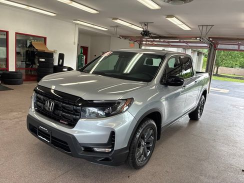 Used 2024 Honda Ridgeline Sport image 4