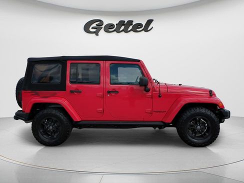 Used 2017 Jeep Wrangler Unlimited Sahara AWD/4WD image 4