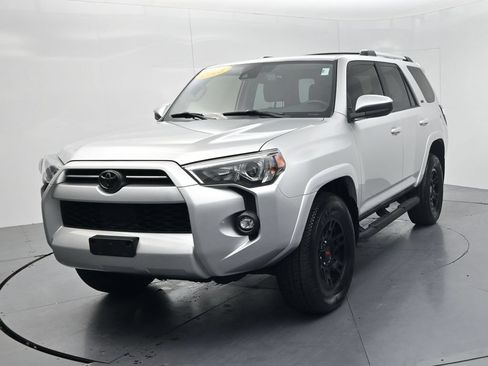 Used 2023 Toyota 4Runner SR5 AWD/4WD image 3