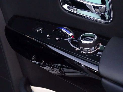 Used 2021 Rolls-Royce Phantom Sedan image 15