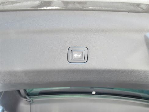 Used 2021 Chevrolet Tahoe Premier w/ Premium Package image 38