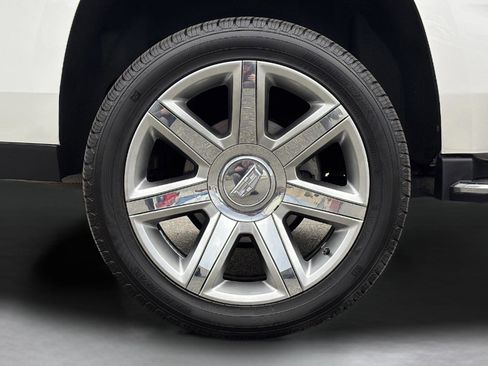 Used 2020 Cadillac Escalade Luxury image 11