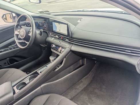 Used 2025 Hyundai Elantra SEL FWD image 40