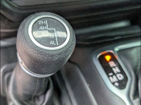 Used 2022 Jeep Wrangler Unlimited Sport AWD/4WD image 13