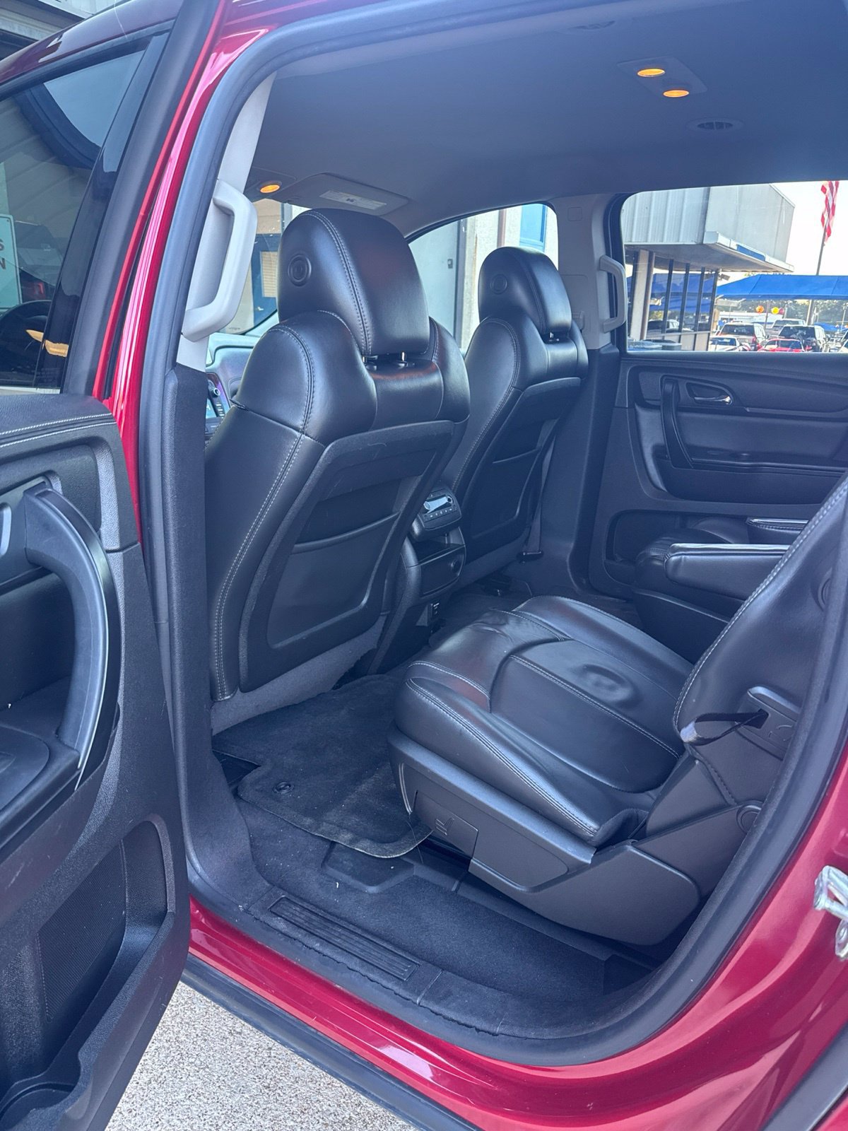 Used 2014 Chevrolet Traverse LT w/ LPO, 'HIT The Road' Package FWD image 5