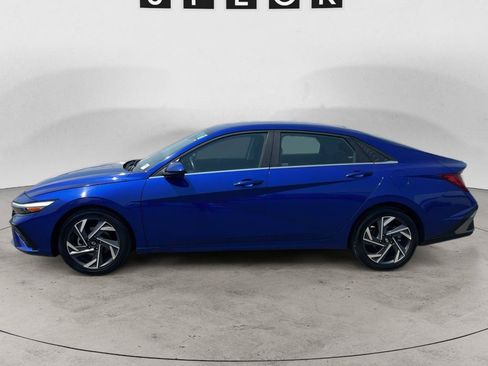 Used 2025 Hyundai Elantra SEL FWD image 4