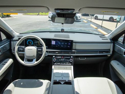 Used 2025 Hyundai Santa Fe SEL FWD image 21