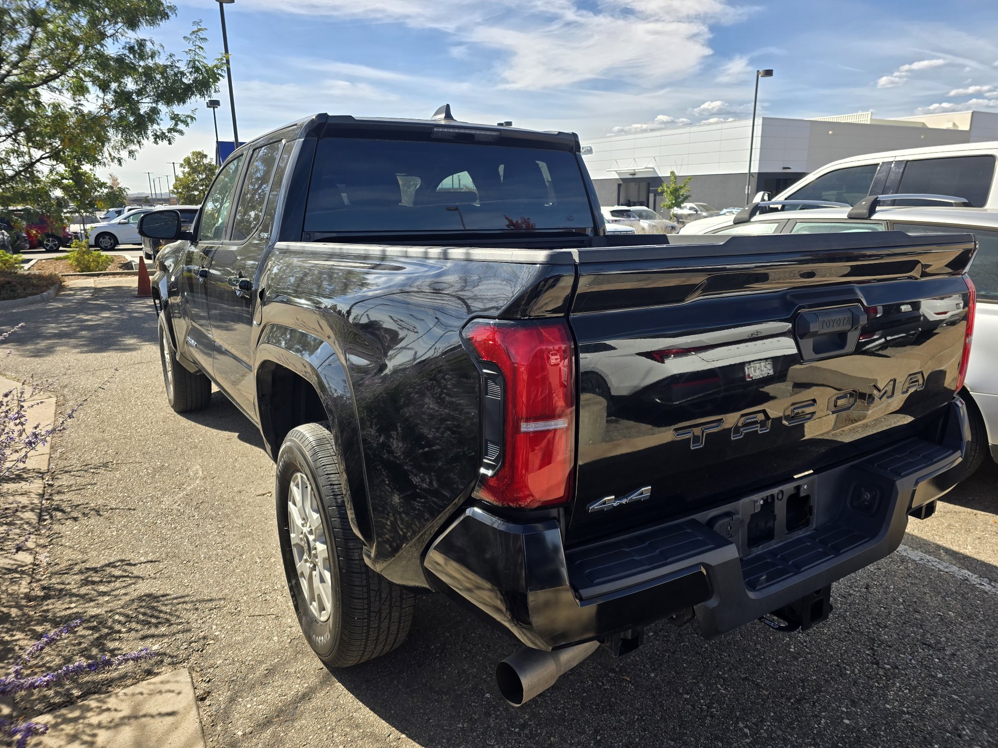 Used 2024 Toyota Tacoma SR5 AWD/4WD image 3