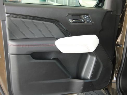 Certified 2024 GMC Canyon AT4X image 19