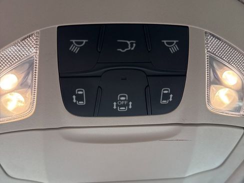 Used 2022 Chrysler Pacifica Touring-L image 25