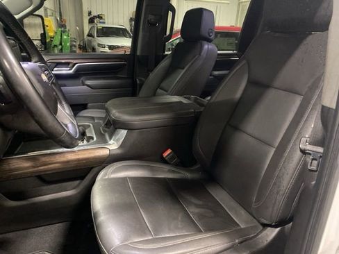 Used 2024 Chevrolet Silverado 2500 LT w/ Convenience Package image 6