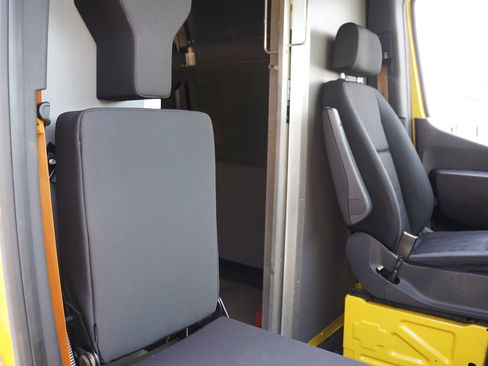 Used 2021 Mercedes-Benz Sprinter 2500 w/ Acoustic Package image 33