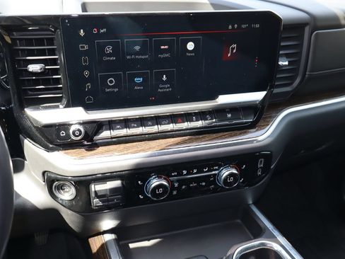 Used 2022 GMC Sierra 1500 Elevation w/ Elevation Premium Package AWD/4WD image 6