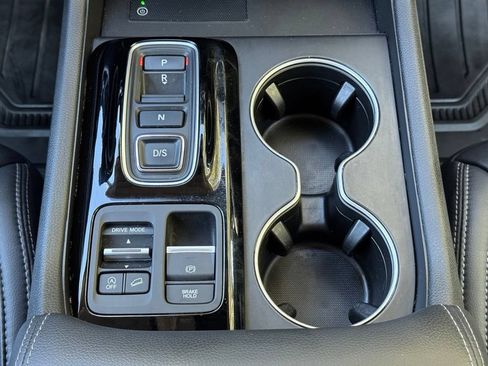 Certified 2025 Honda Pilot Touring image 27
