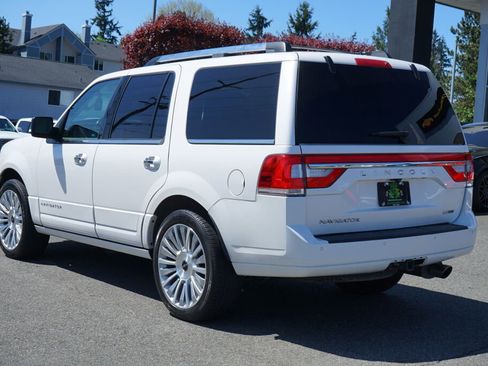 Used 2016 Lincoln Navigator Select AWD/4WD image 3