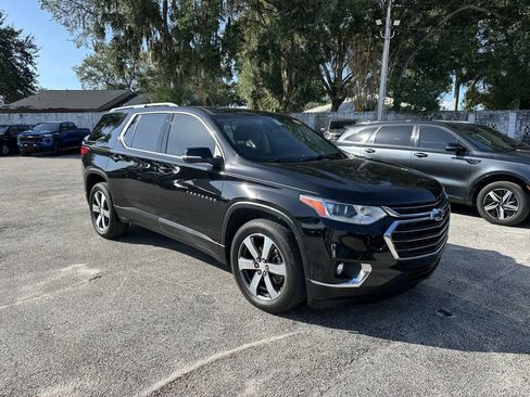 Used 2021 Chevrolet Traverse LT w/ LT Premium Package FWD image 2