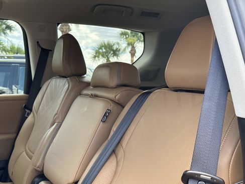 Used 2025 INFINITI QX80 Luxe RWD image 18