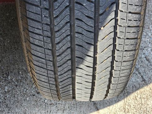 Used 2023 Chevrolet Traverse LT image 10