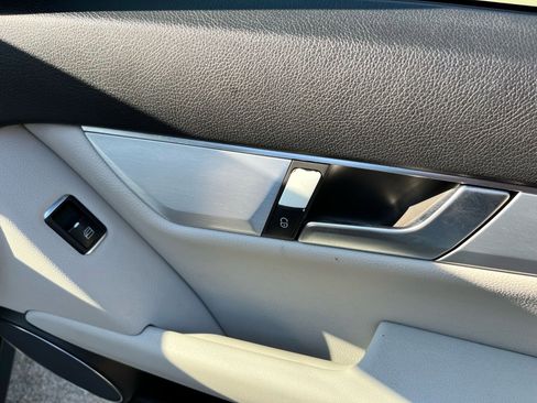 Used 2013 Mercedes-Benz C 250 Sedan image 14