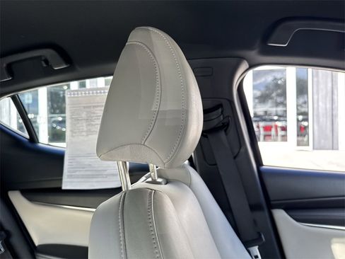 Used 2019 MAZDA MAZDA3 Hatchback w/ Preferred Package image 21