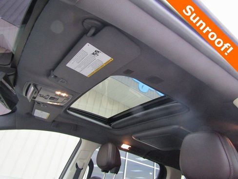 Used 2023 Toyota Sienna Platinum image 9