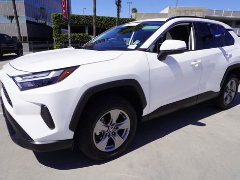 Certified 2025 Toyota RAV4 XLE w/ Convenience Package AWD/4WD image 4