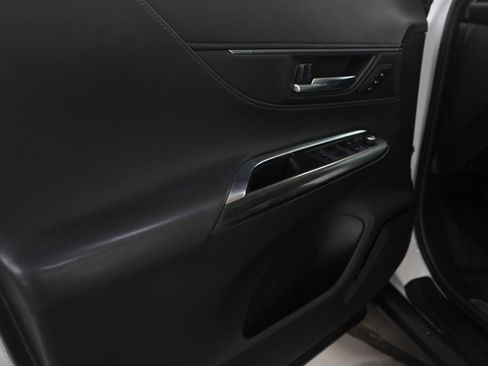 Used 2023 Toyota Venza XLE image 22