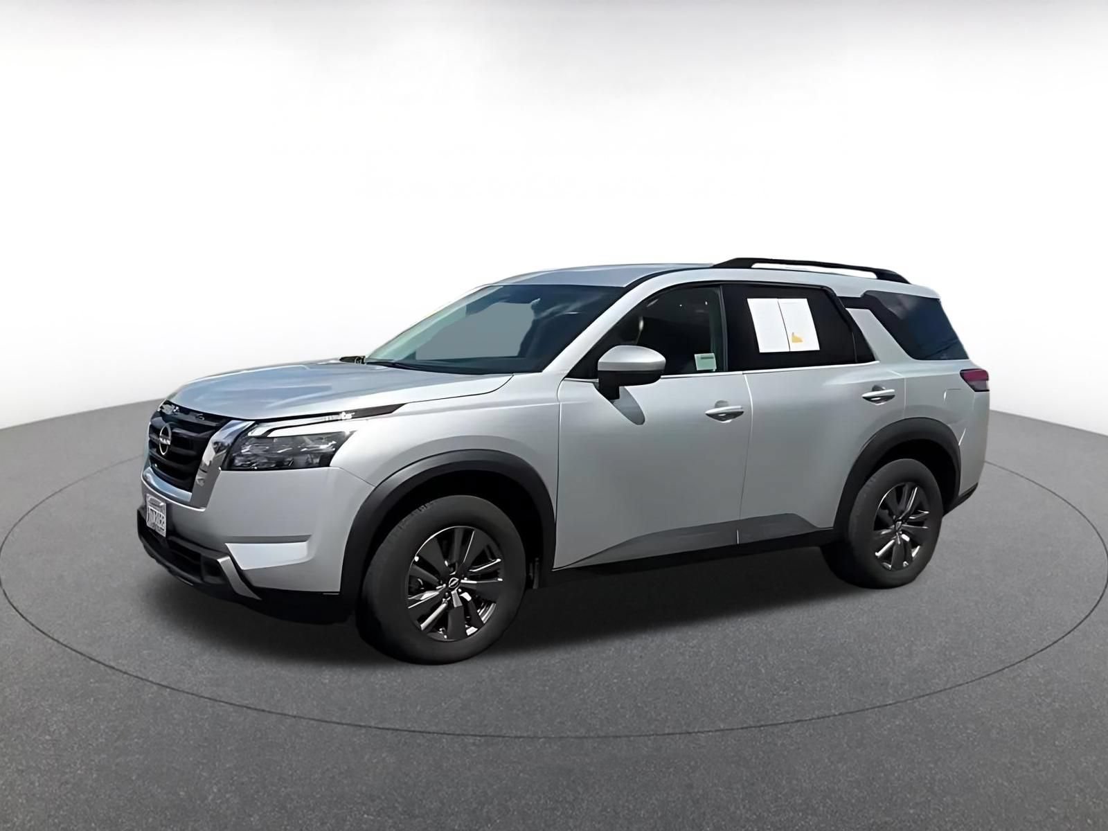 Used 2025 Nissan Pathfinder SV FWD image 7