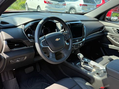 Certified 2023 Chevrolet Traverse LT w/ LT Premium Package AWD/4WD image 12