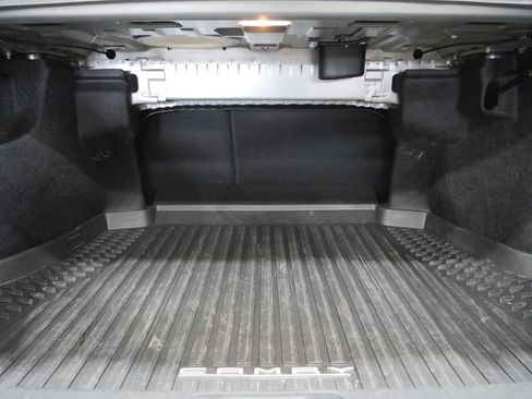 Used 2025 Toyota Camry SE w/ Multimedia Upgrade Package AWD/4WD image 25