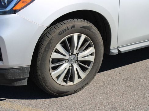 Used 2020 Nissan Pathfinder SL image 11