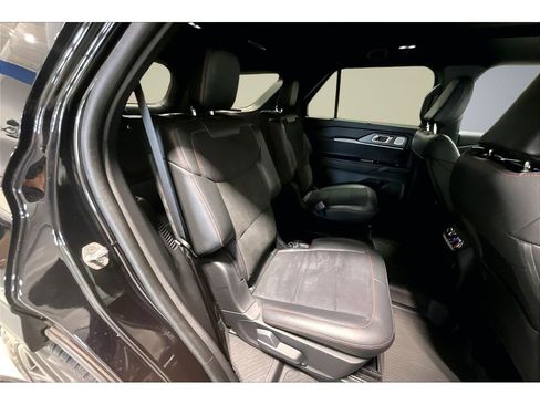 Used 2025 Ford Explorer ST image 29
