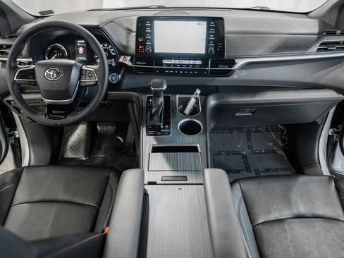 Used 2023 Toyota Sienna XSE FWD image 20