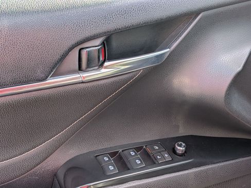 Used 2018 Toyota Camry XSE image 15