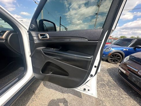 Used 2017 Jeep Grand Cherokee Limited image 26