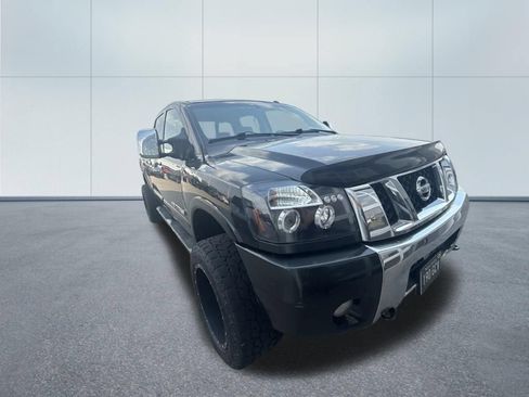 Used 2008 Nissan Titan LE w/ Tow Pkg AWD/4WD image 3