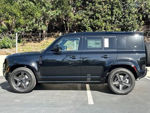 New 2026 Land Rover Defender 110 X-Dynamic SE image 2