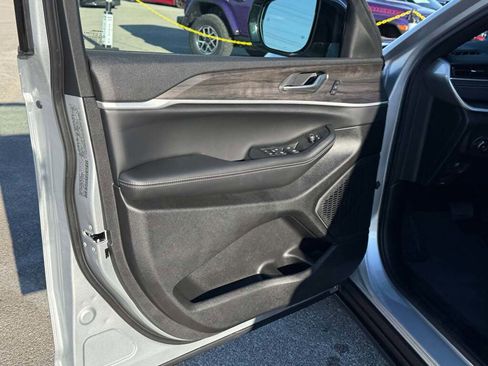 New 2025 Jeep Grand Cherokee L Limited w/ Black Appearance Package image 28