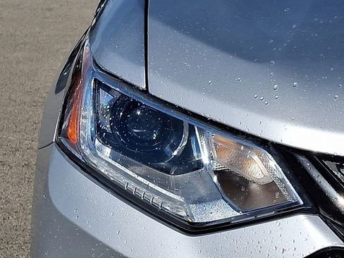 Used 2021 Chevrolet Traverse RS image 9