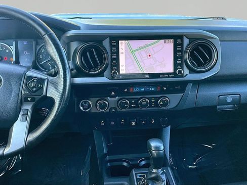 Used 2020 Toyota Tacoma TRD Sport w/ TRD Premium Sport Package AWD/4WD image 11