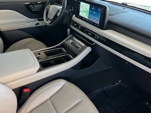 New 2026 Lincoln Aviator AWD image 16