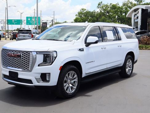 Used 2022 GMC Yukon XL Denali AWD/4WD image 5