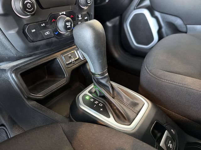 Used 2019 Jeep Renegade Latitude FWD image 25