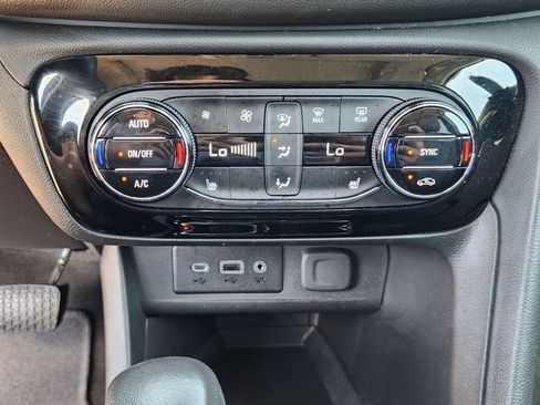 Used 2023 Buick Encore GX Essence w/ Experience Buick Package FWD image 18
