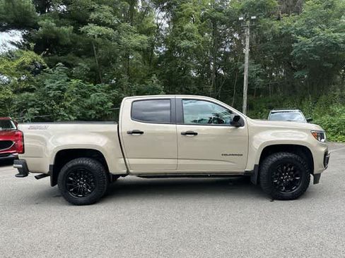 Used 2022 Chevrolet Colorado Z71 AWD/4WD image 3