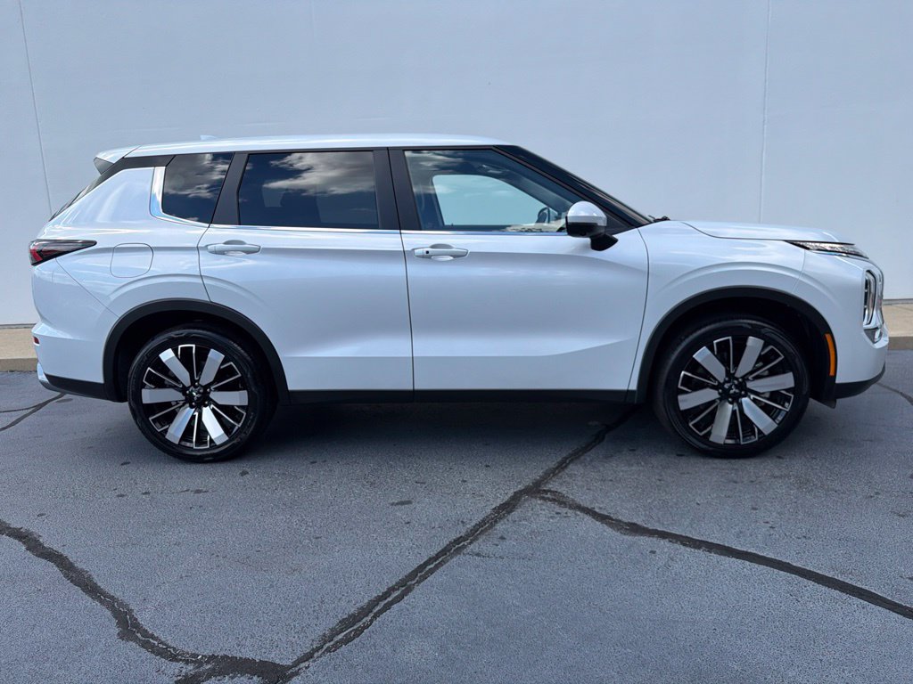 Used 2025 Mitsubishi Outlander SE AWD/4WD image 7